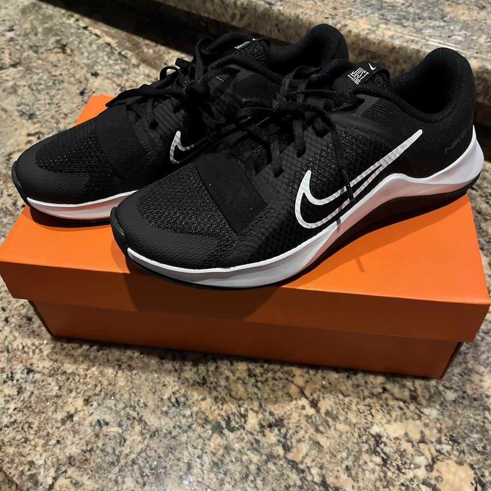 Women’s Nike MC Trainer 2 Black White Size 8 Sneakers Athletic Shoe New